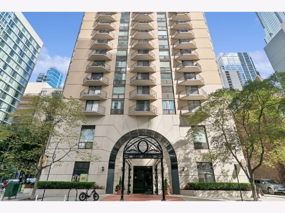 Condominiums For Sale Hermitage Chicago Illinois, 70 Huron Street