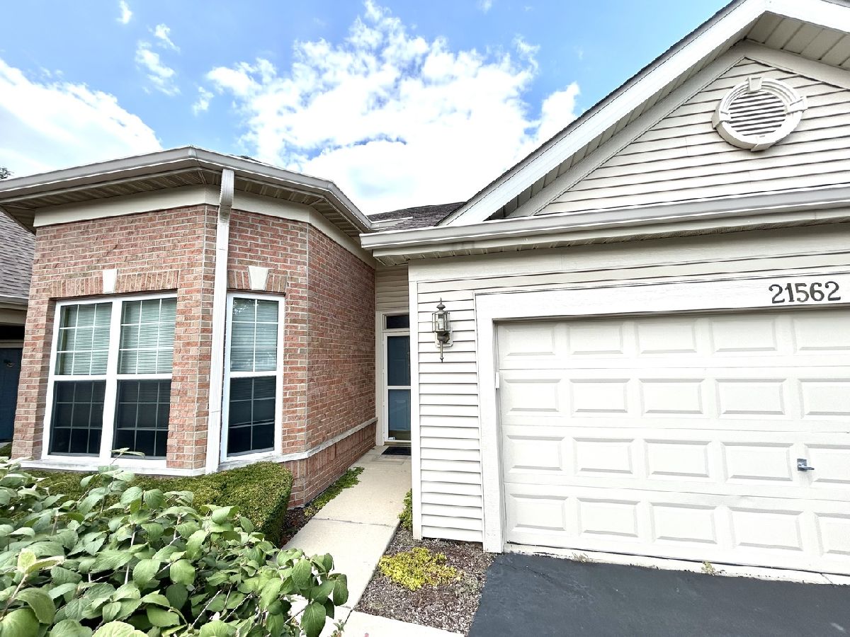  For Sale Crest Hill Illinois, 21562 Victory Lake Way