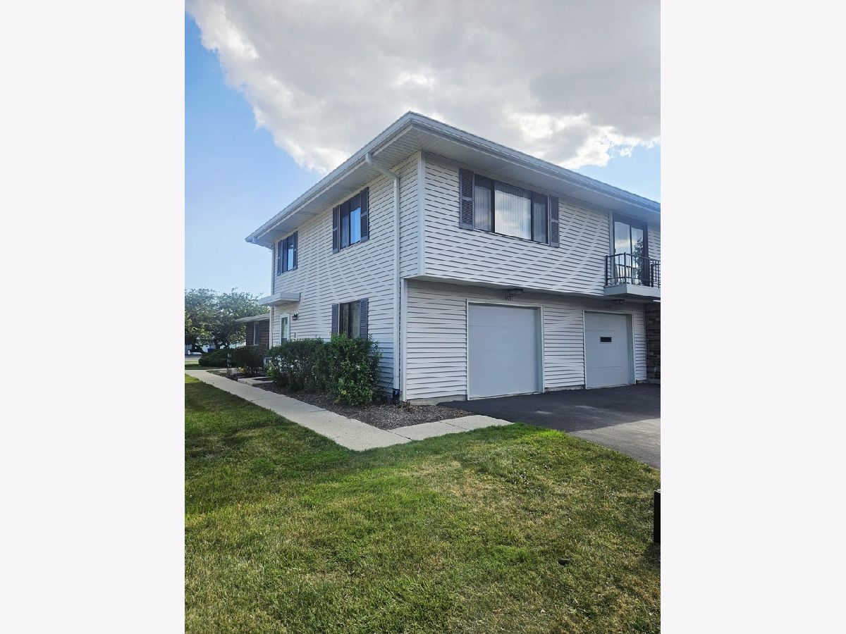 Condos & Townhomes For Sale Weathersfield Lake Schaumburg Illinois, 1037 Quanset Court