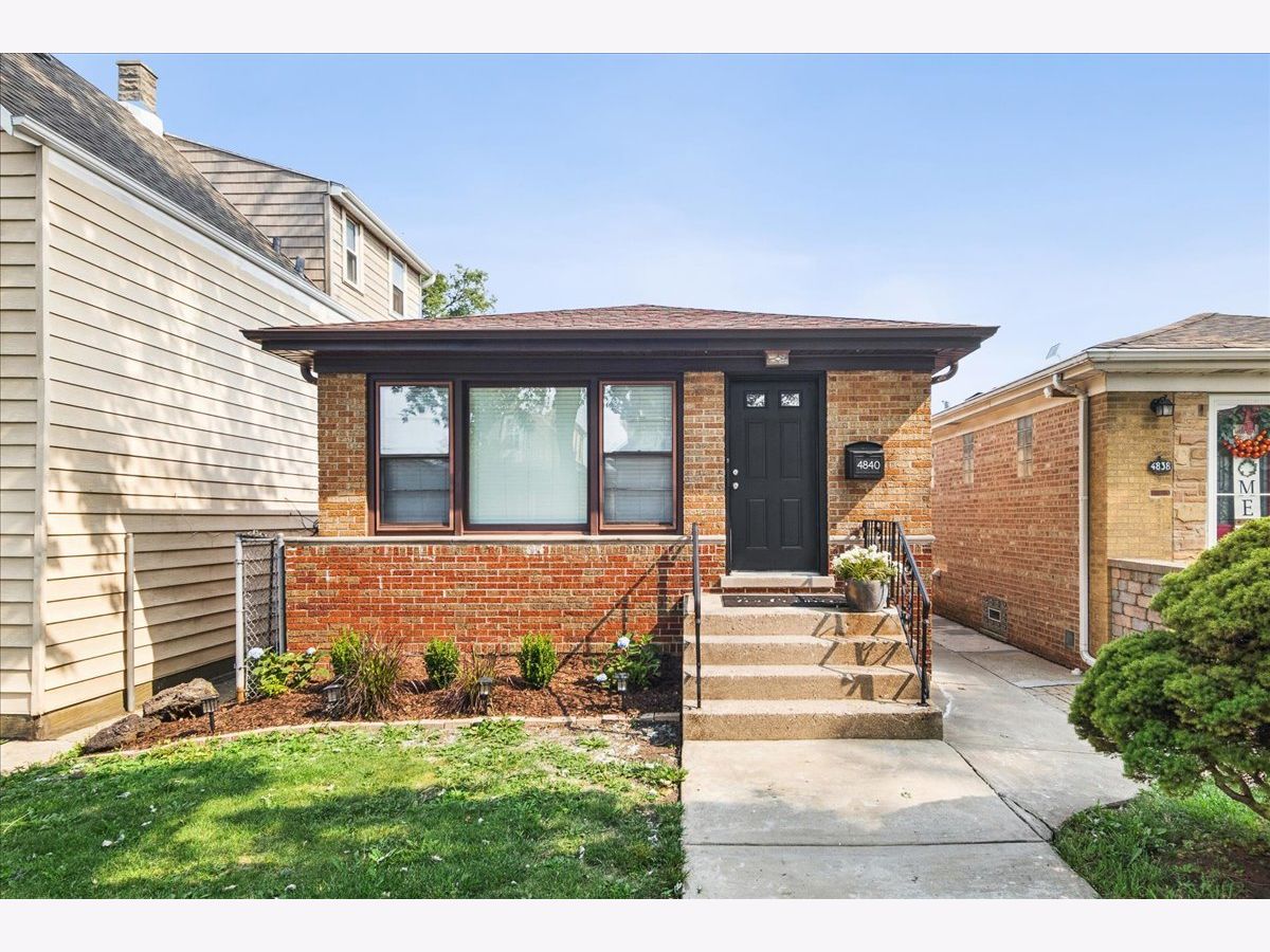  For Sale Chicago Illinois, 4840 Gunnison Street