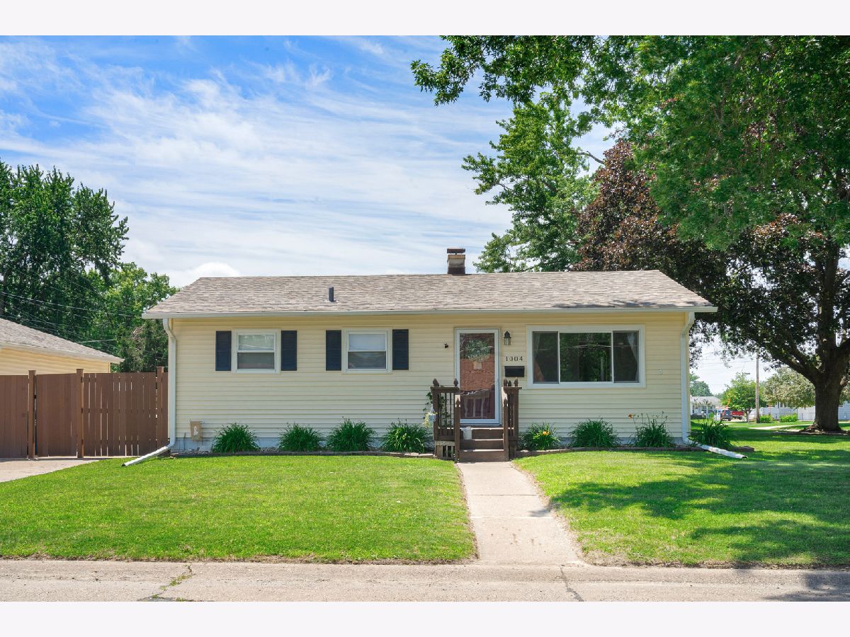  For Sale East Moline Illinois, 1004 37th Avenue