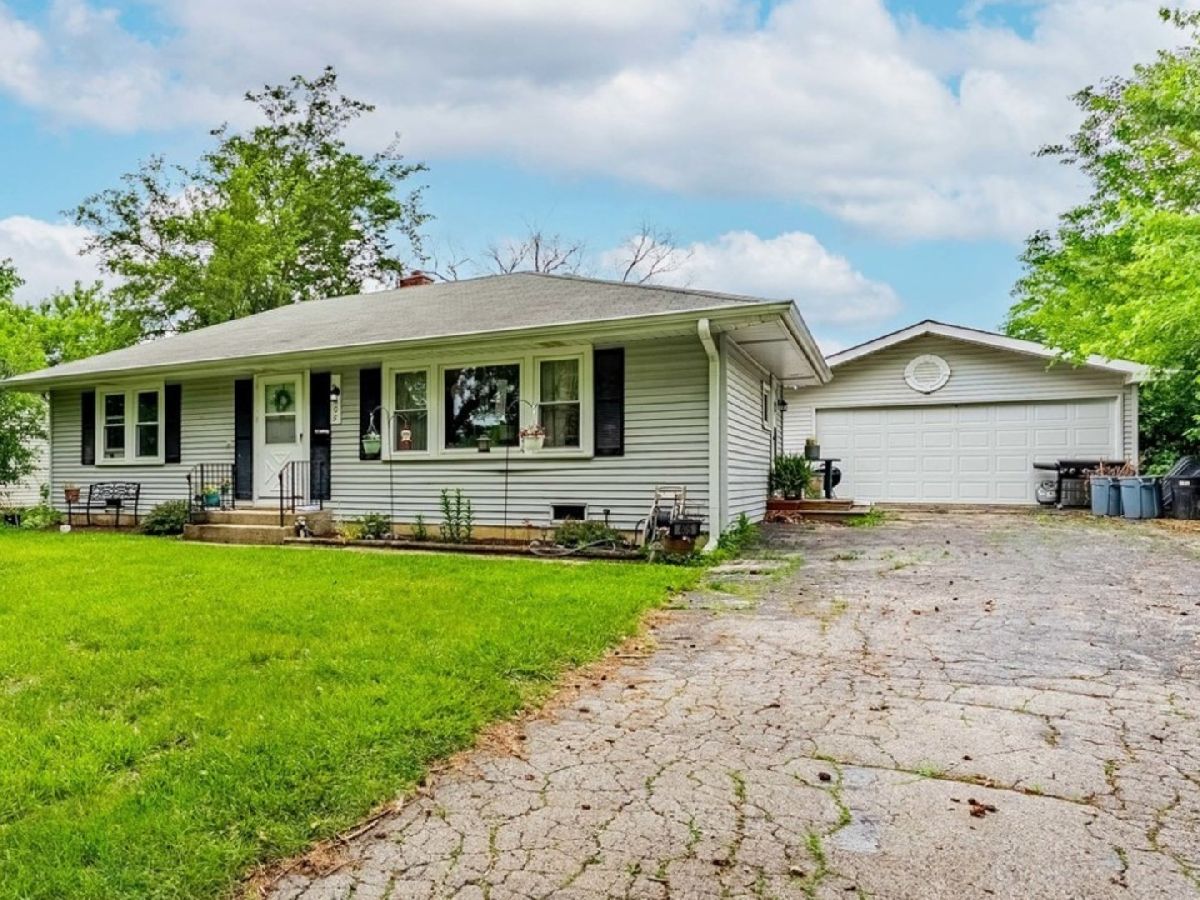  For Sale Villa Park Illinois, 405 Iowa Avenue