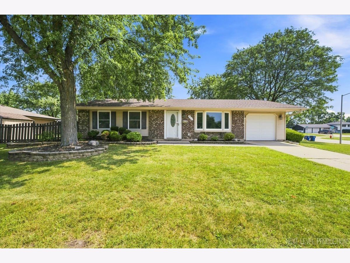Homes & Condos & Townhomes For Sale Weathersfield Schaumburg Illinois, 817 Stamford Court