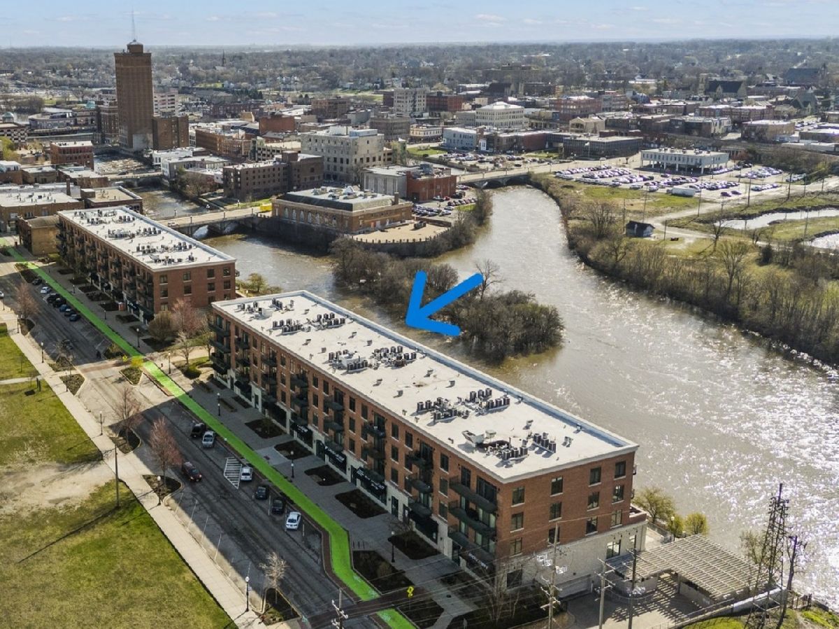 Condominiums For Sale Riverstreet Plaza Aurora Illinois, 160 River Street