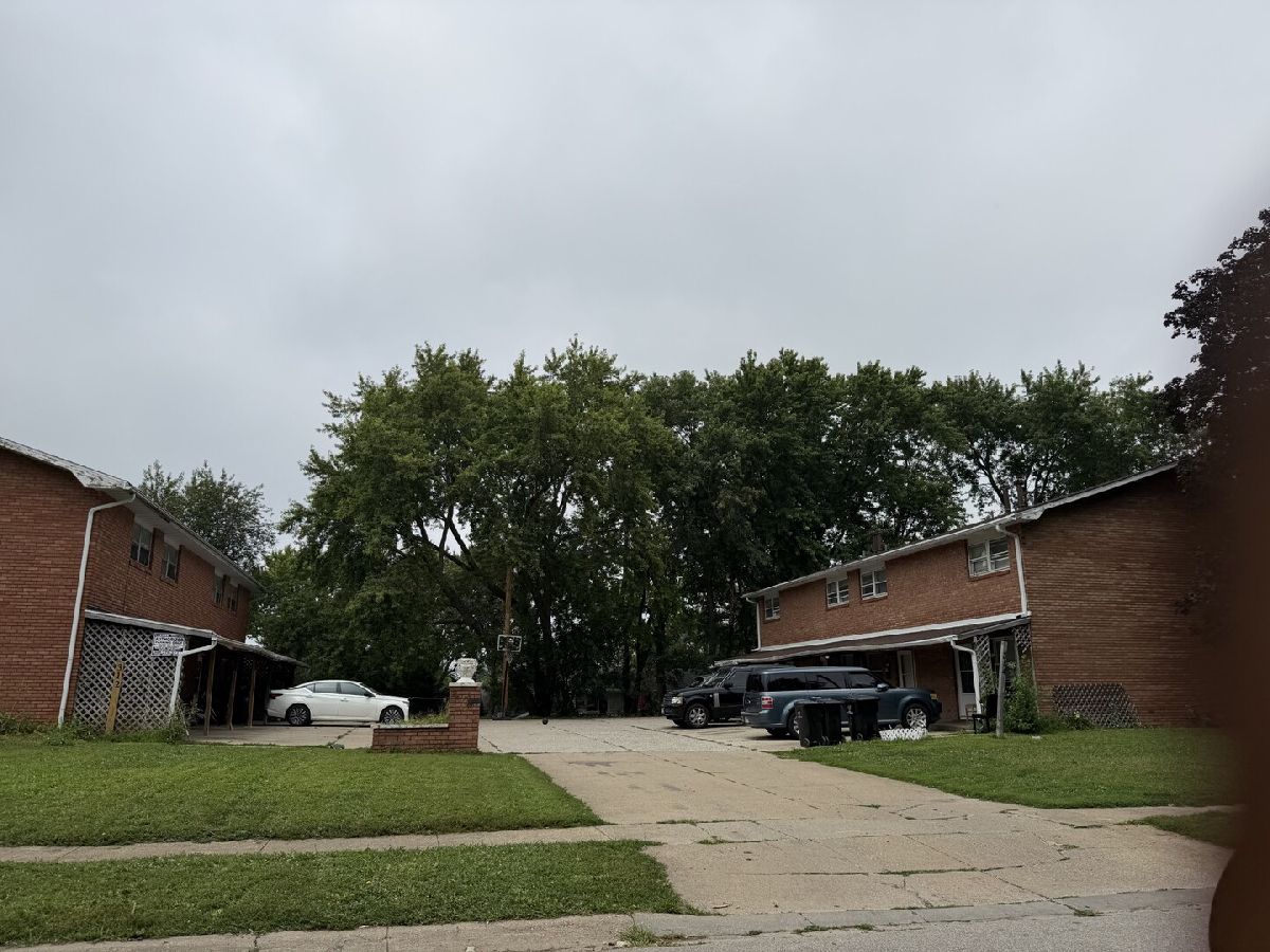 Homes & Condos & Townhomes For Sale Fairway Knolls Bloomington Illinois, 312 Riley Drive
