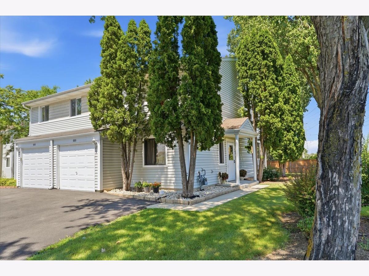 Townhomes & Condos For Sale Chelsea Cove Wheeling Illinois, 600 Bridgeport Place