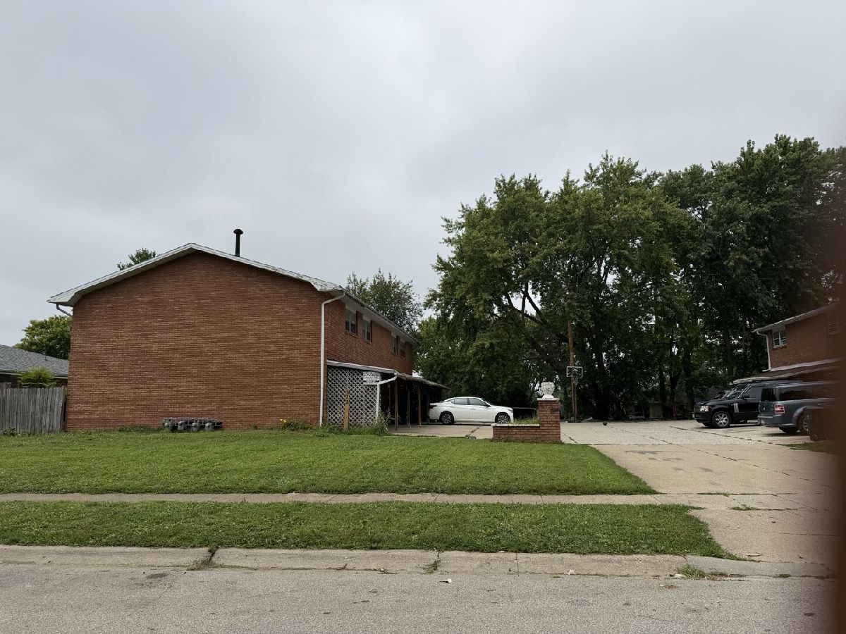 Homes & Condos & Townhomes For Sale Fairway Knolls Bloomington Illinois, 314 Riley Drive