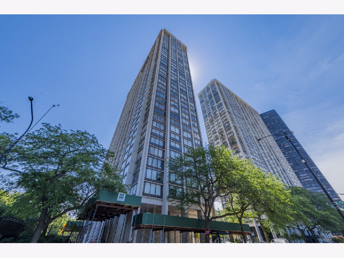 Condominiums For Sale Edgewater Plaza Chicago Illinois, 5455 Sheridan Road