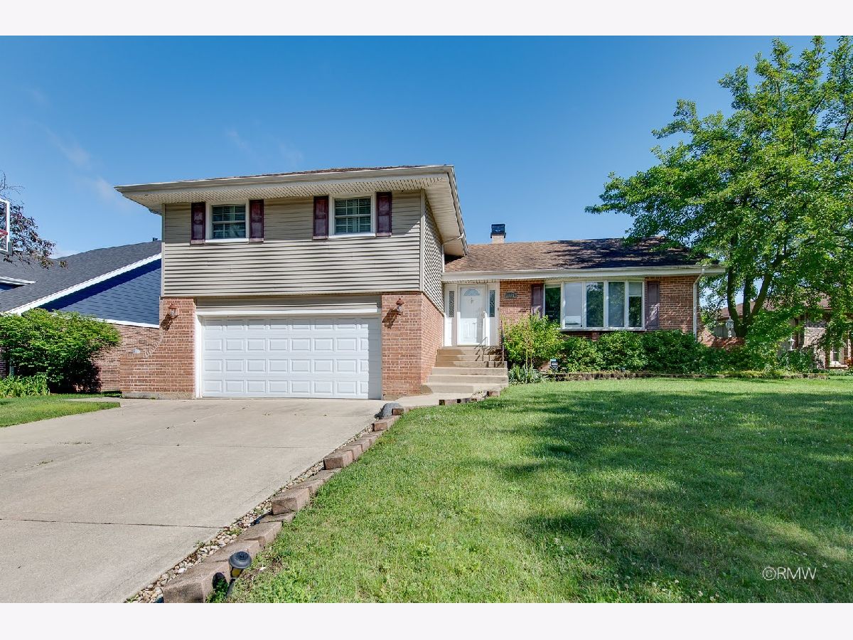  For Sale Addison Illinois, 1233 Hickory Trail