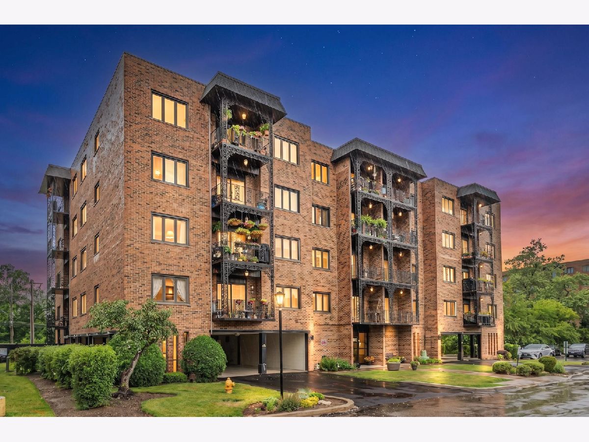 Condominiums For Sale Landings Des Plaines Illinois, 9382 Landings Lane