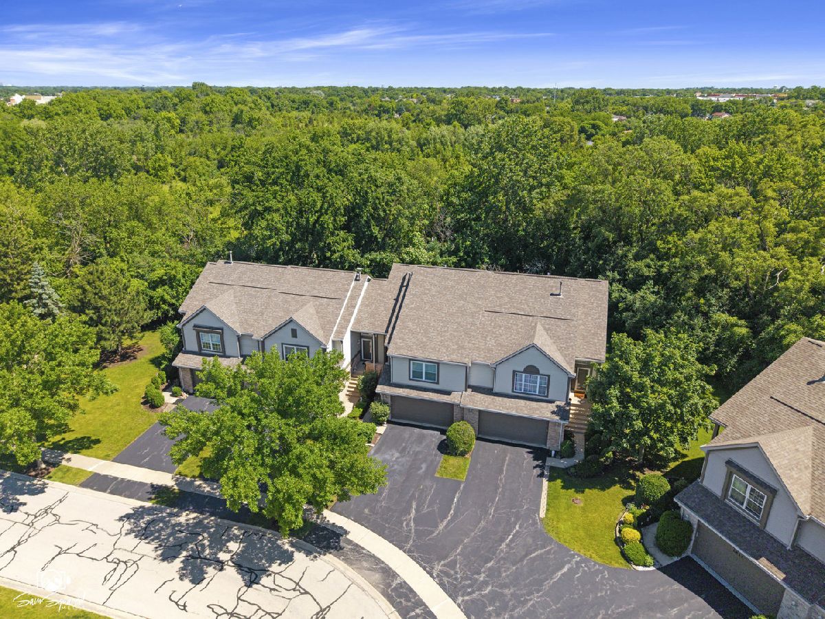 Townhomes & Condos For Sale Woodmere Darien Illinois, 2605 Oxford Court