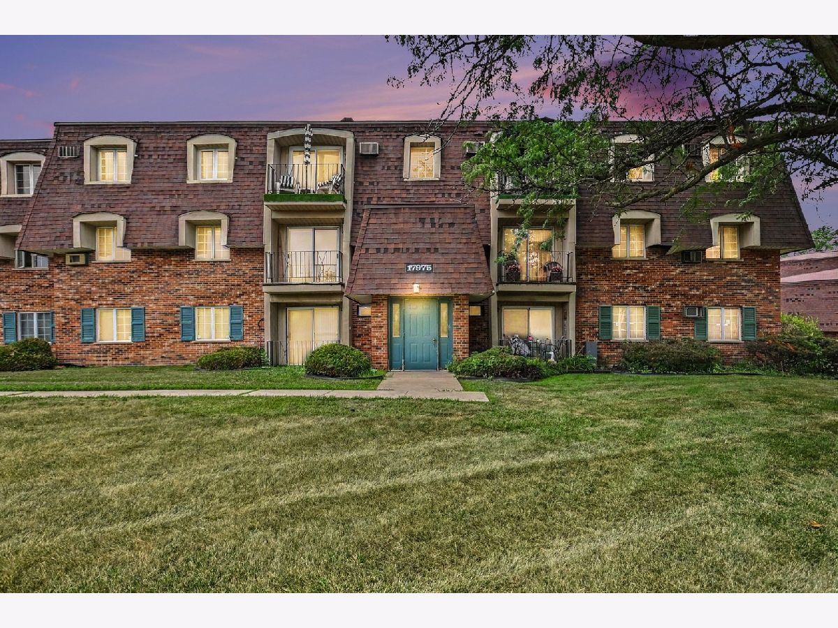  For Sale Country Club Hills Illinois, 17975 Amherst Court