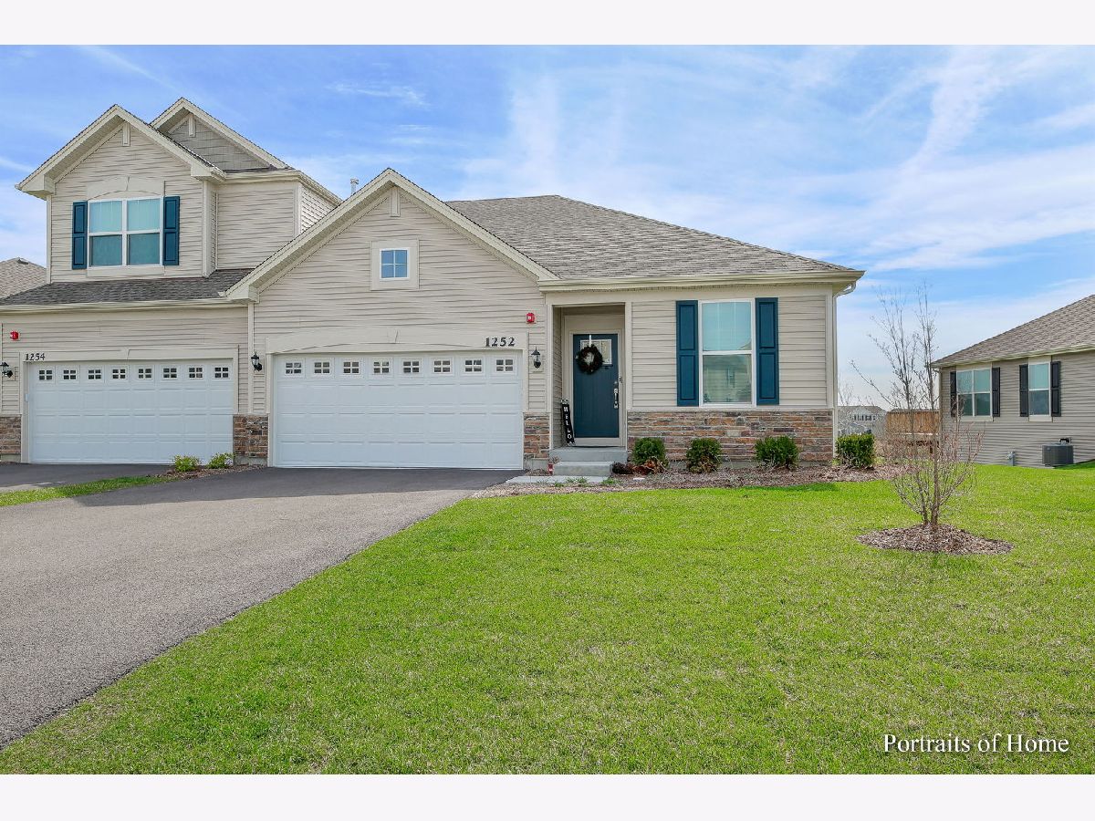  For Sale Yorkville Illinois, 1252 Hawk Hollow Drive