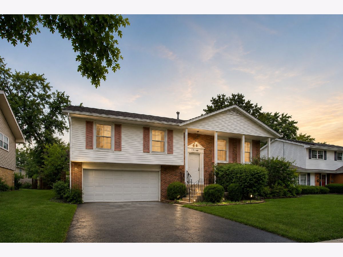  For Sale Homewood Illinois, 17730 Cherrywood Lane