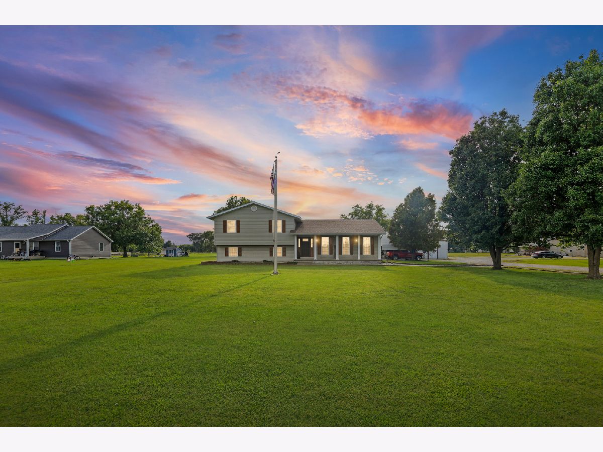  For Sale Salem Illinois, 2081 Broadway Avenue