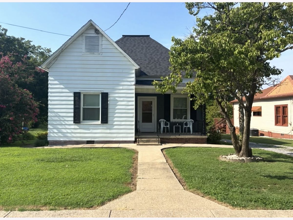  For Sale Harrisburg Illinois, 410 Locust Street