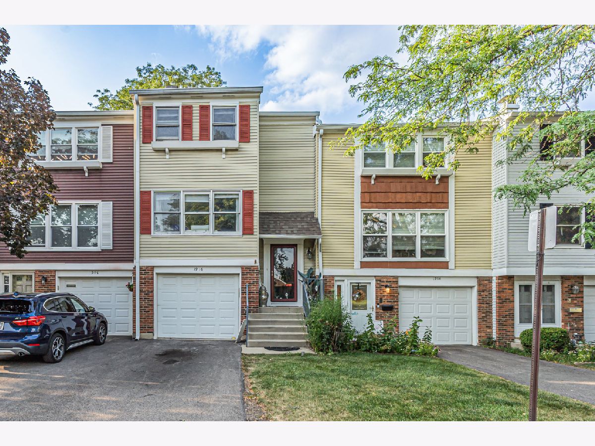 Townhomes & Condos For Sale Sheffield Towne Schaumburg Illinois, 1916 Cheltenham Place