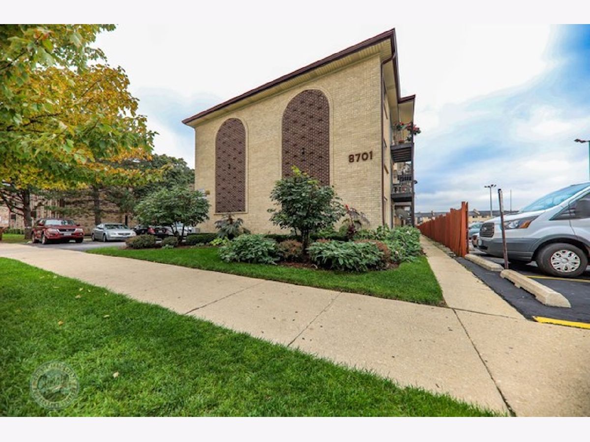  For Sale Chicago Illinois, 8701 Foster Avenue