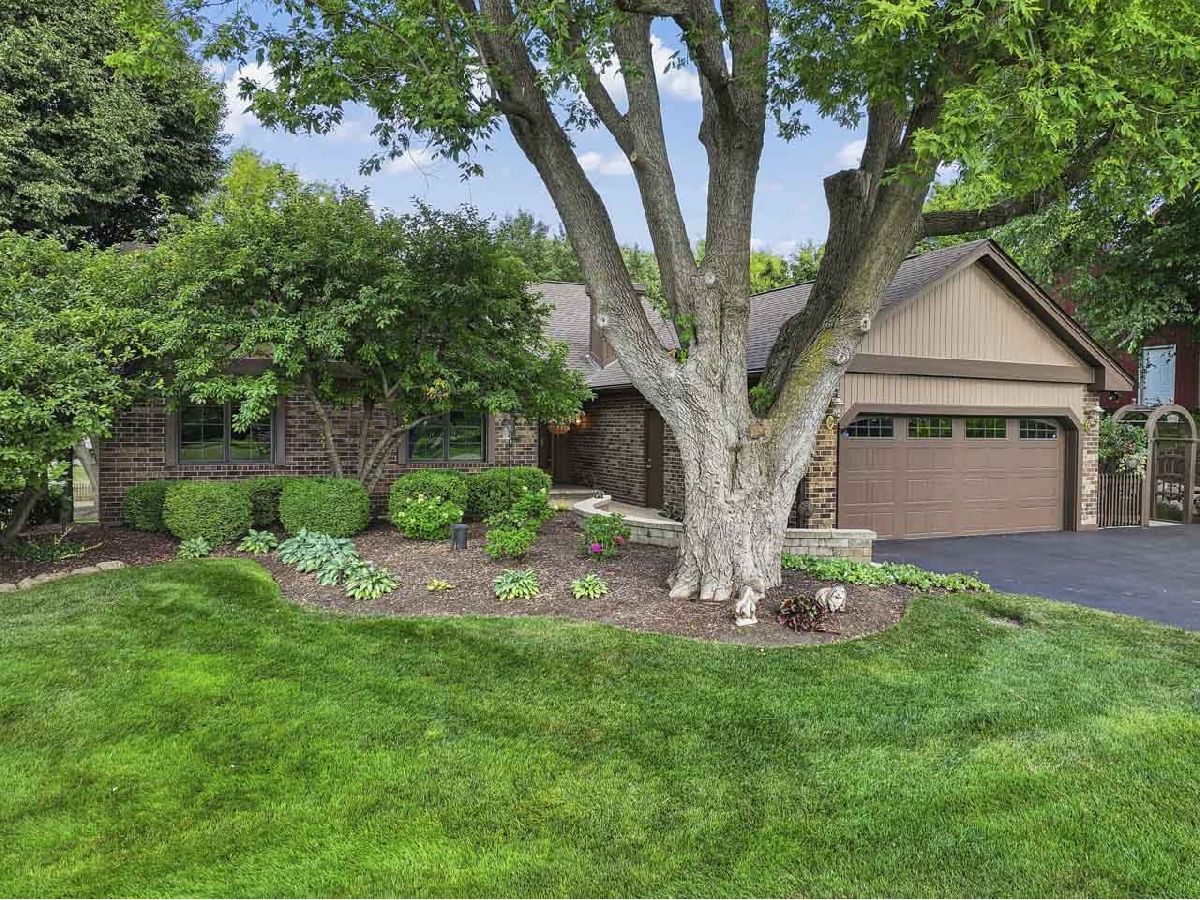 Homes For Sale Dutch Creek Woodlands Johnsburg Illinois, 3408 James Way