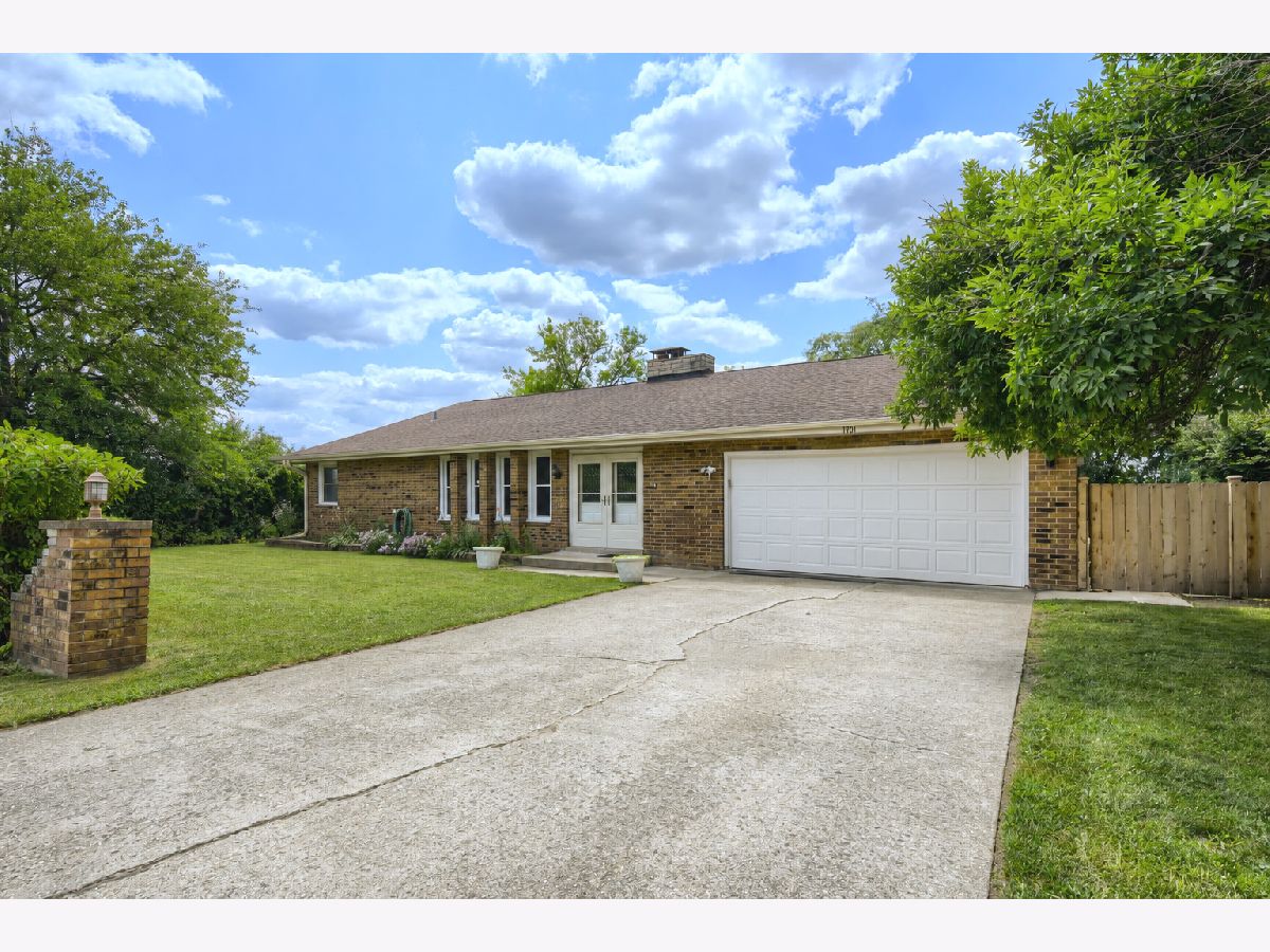  For Sale Crest Hill Illinois, 1701 Lynwood Lane