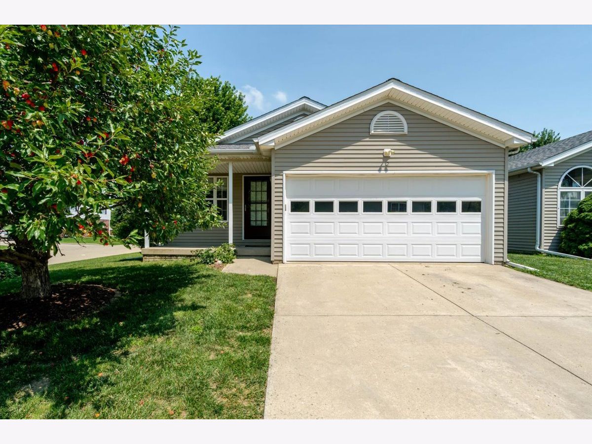  For Sale Bloomington Illinois, 2 Harrison Court