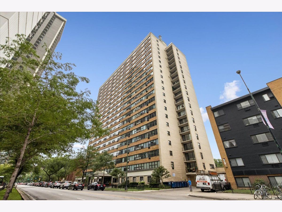  For Sale Chicago Illinois, 6030 Sheridan Road