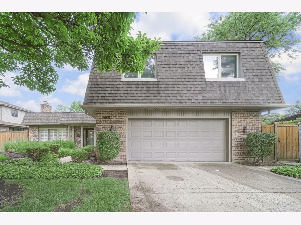 Homes & Condos & Townhomes For Sale La Salceda Northbrook Illinois, 2699 Lisa Court