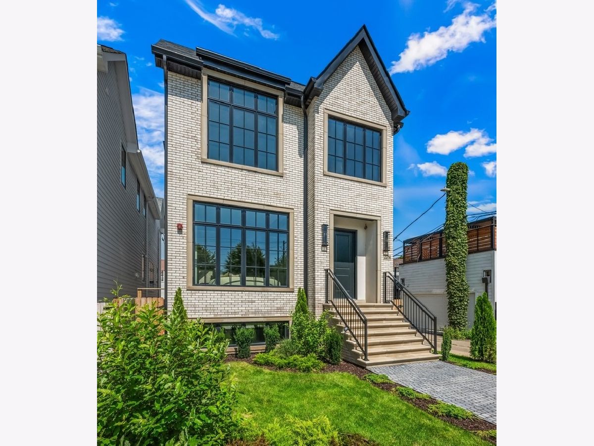  For Sale Chicago Illinois, 2214 Oakdale Avenue
