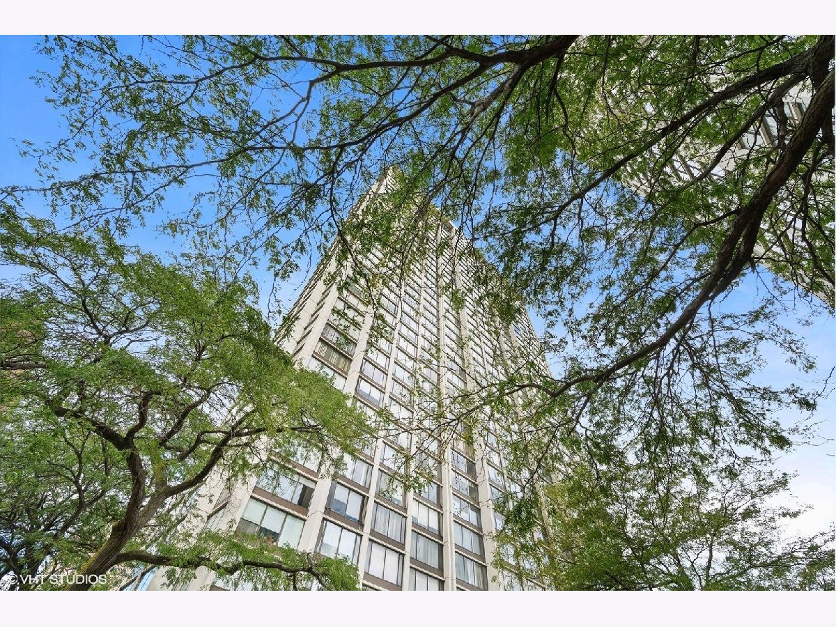  For Sale Chicago Illinois, 5455 Sheridan Road