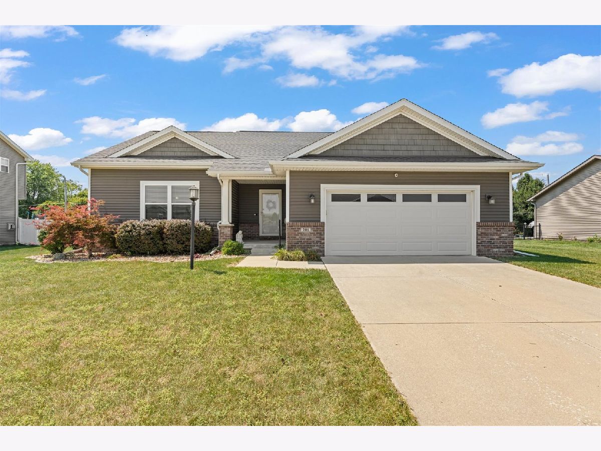  For Sale Mahomet Illinois, 701 Red Bud Drive