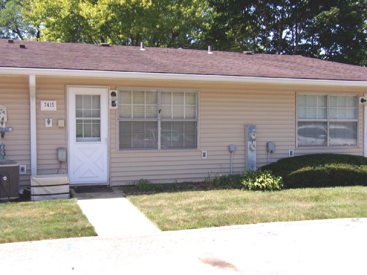 Townhomes & Condos & Homes For Sale Leisure Village Fox Lake Illinois, 7415 Chevy Chase Court