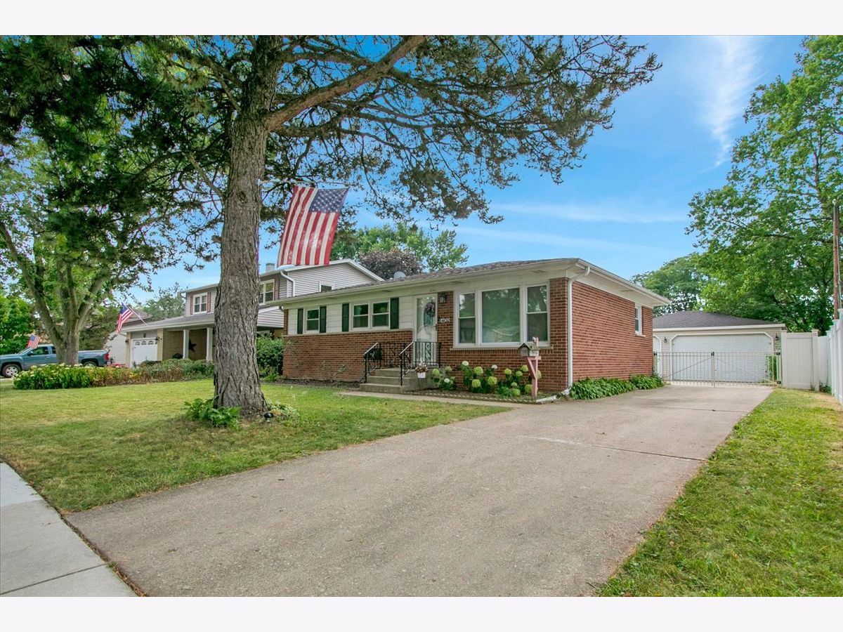  For Sale Mount Prospect Illinois, 1402 Robert Drive