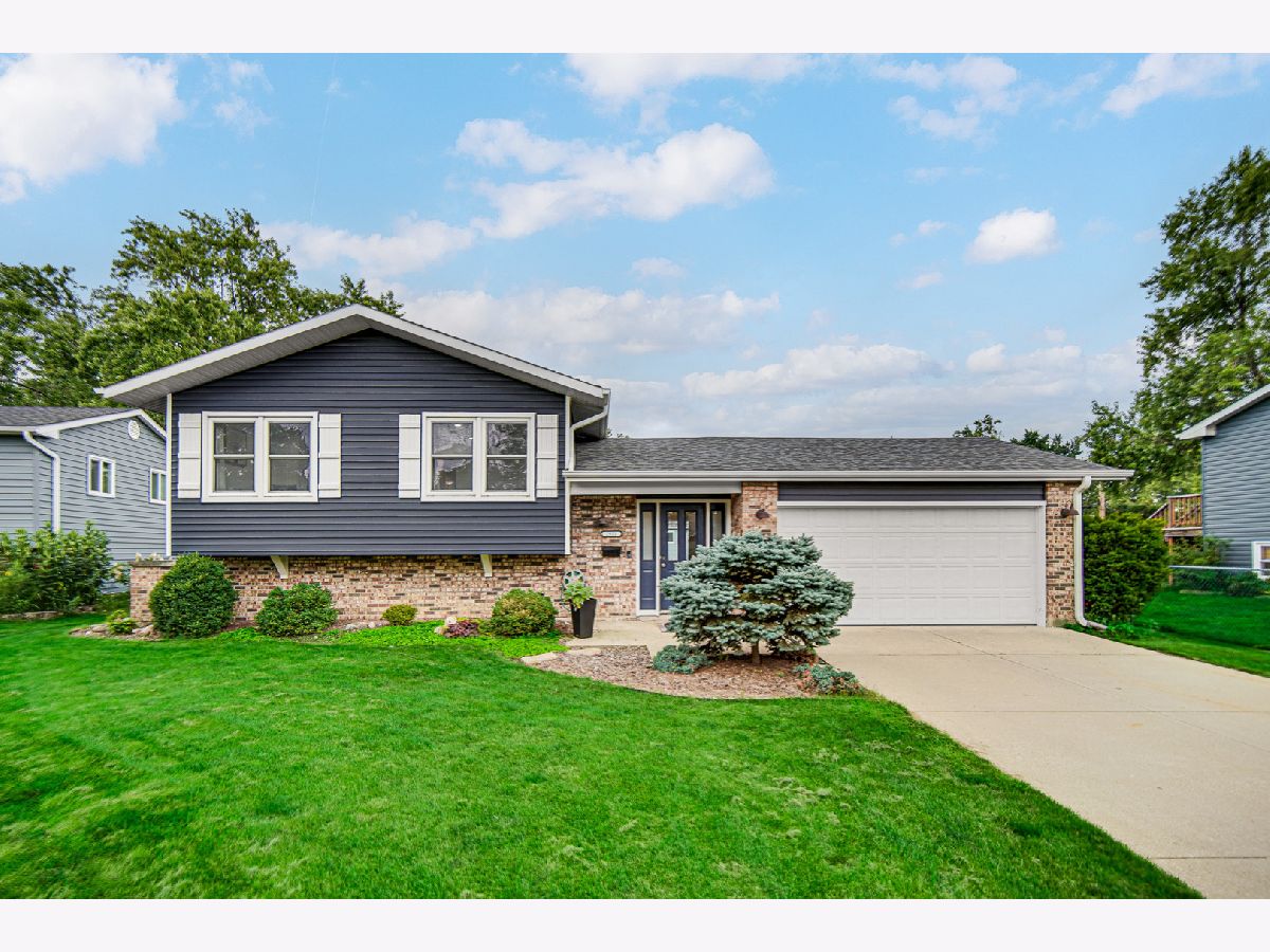 Homes For Sale Forest Edge Woodridge Illinois, 2921 Brentwood Court