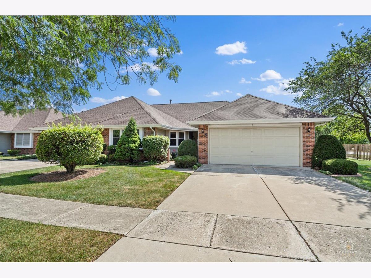  For Sale Montgomery Illinois, 1 Fallcreek Circle