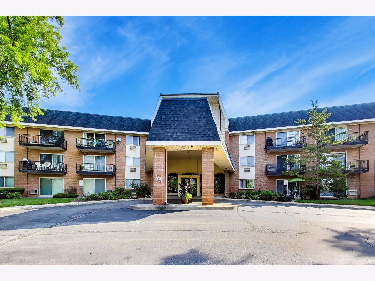 Condominiums Sold Royal Glen Glen Ellyn Illinois, 1198 Royal Glen
