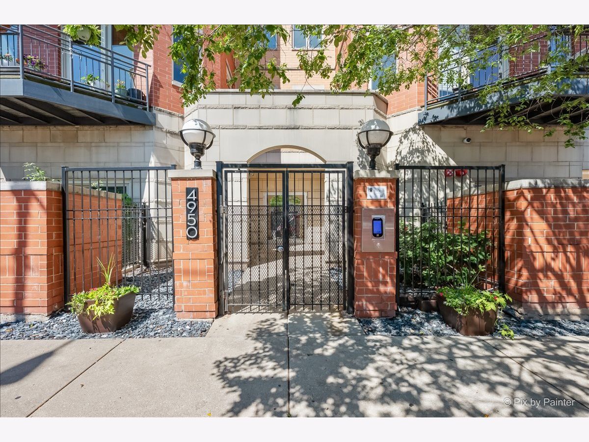  For Sale Chicago Illinois, 4950 Western Avenue