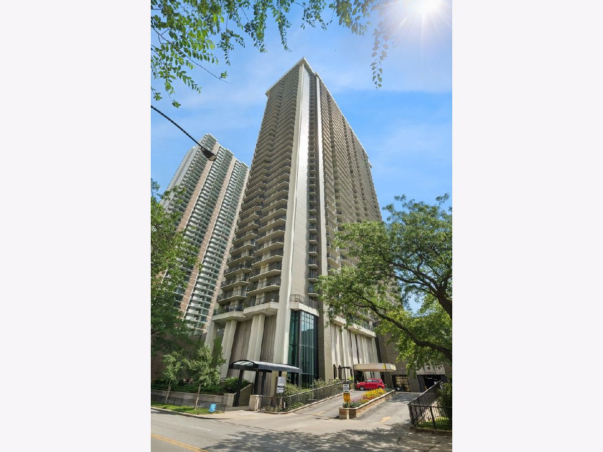  For Sale Chicago Illinois, 6007 Sheridan Road