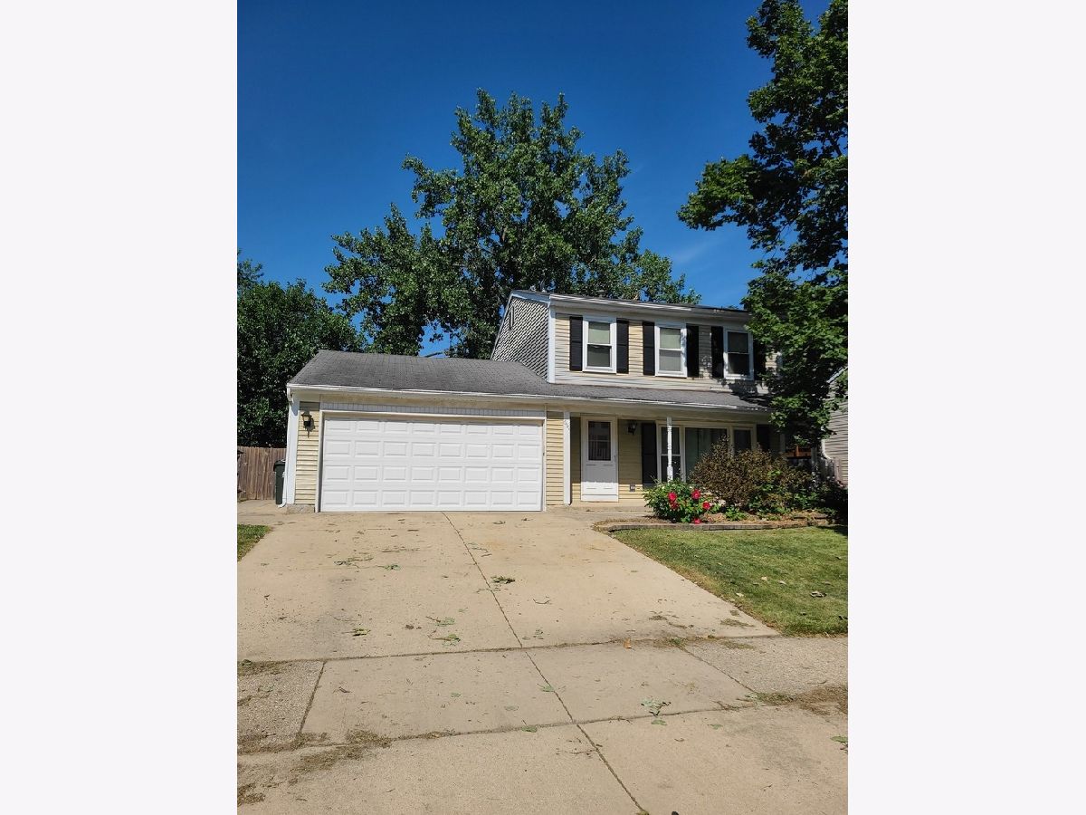  For Sale Carol Stream Illinois, 696 Shining Water Drive