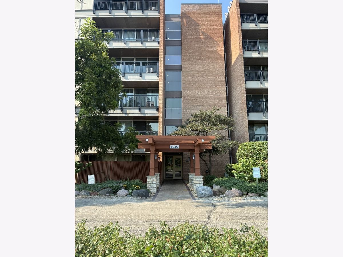  For Sale Lisle Illinois, 5950 Oakwood Drive