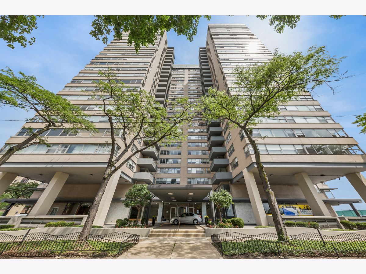 Condominiums For Sale Shoreline Towers Chicago Illinois, 6301 Sheridan Road