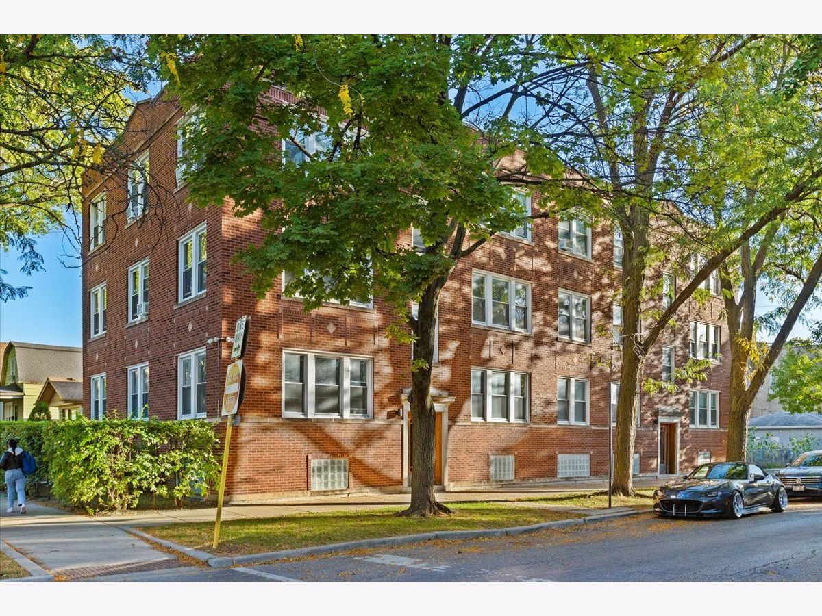  Rented Chicago Illinois, 2520 Belle Plaine