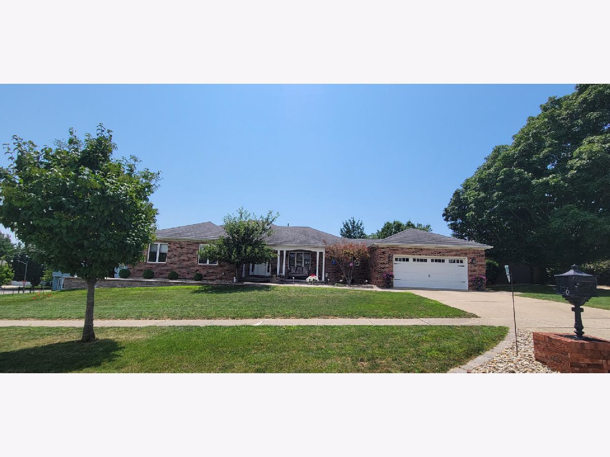  For Sale Bloomington Illinois, 6 Cobblestone Court