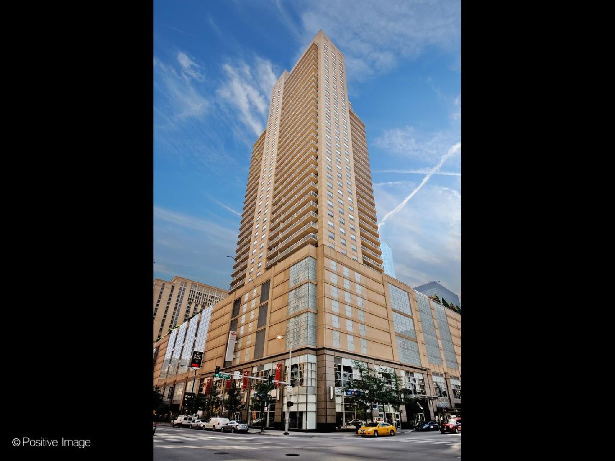 Condominiums For Sale Grand Plaza Chicago Illinois, 545 Dearborn Street