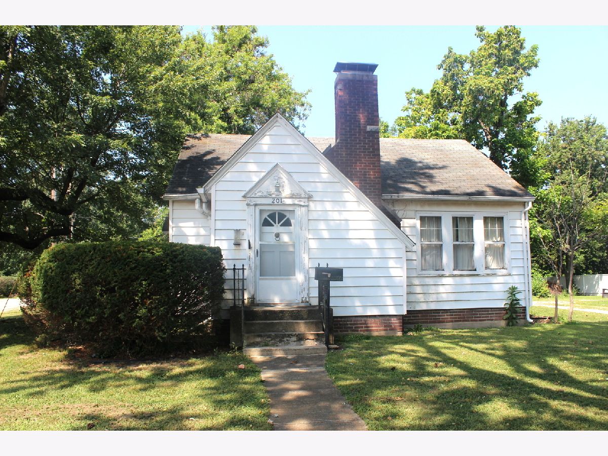  For Sale Salem Illinois, 201 College Street