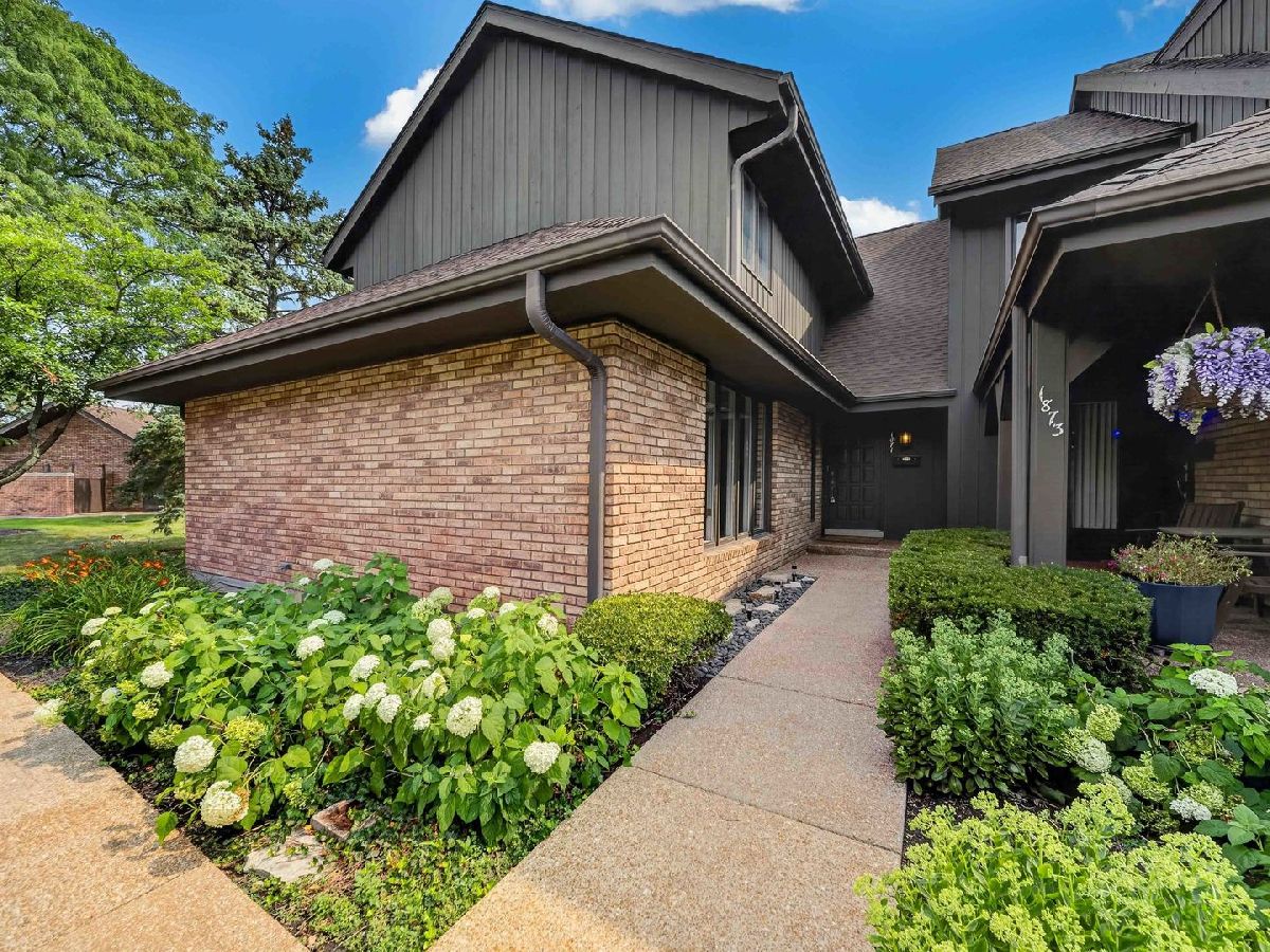 Condos & Townhomes & Homes For Sale Mission Hills Northbrook Illinois, 1871 Mission Hills Lane