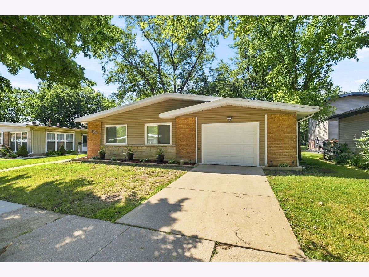  For Sale Park Forest Illinois, 323 Shawnee Street