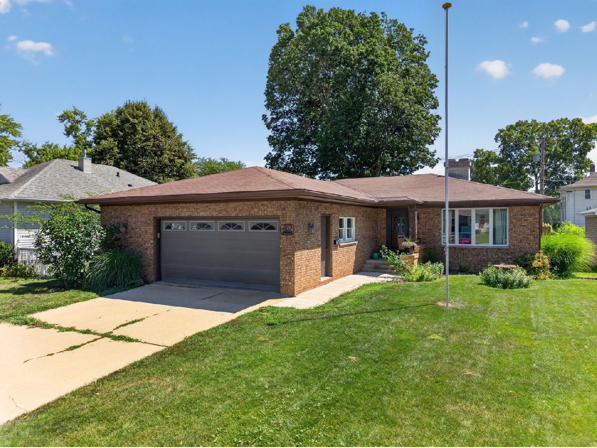  Sold Ottawa Illinois, 802 Adams