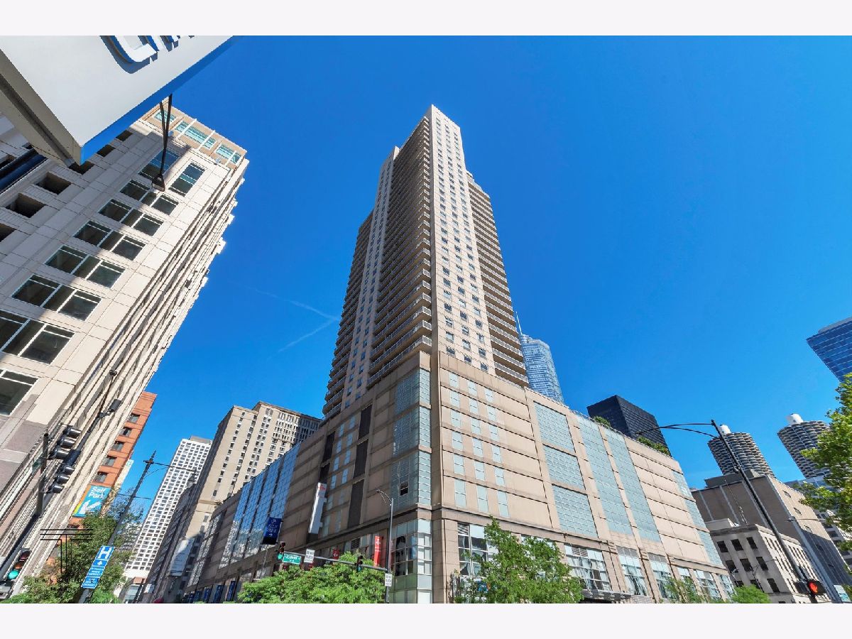 Condominiums For Rent Grand Plaza Chicago Illinois, 545 Dearborn