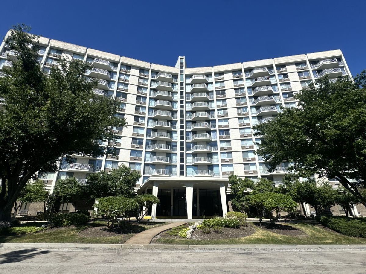 For Sale Oak Brook Illinois, 20 Tower Road