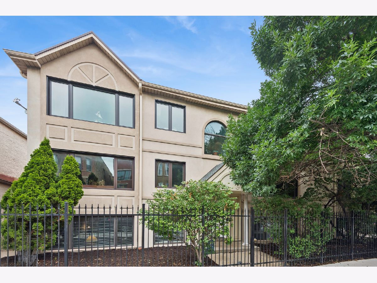  For Sale Chicago Illinois, 2112 Armitage Avenue